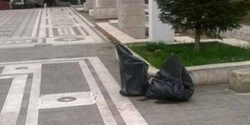 Τα σκουπίδια στην πλατεία μας: Παραβατική συμπεριφορά – Από τα παραπολιτικά του Παλμού 21/03/2018