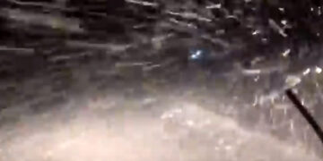 Σφοδρή νυχτερινή και… “ανοιξιάτικη” χιονοθύελλα στη Βασιλίτσα (Βίντεο)