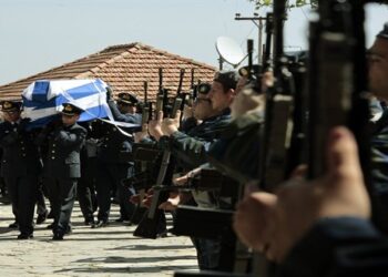 Γιώργος Μπαλταδώρος: Σε λαϊκό προσκύνημα η σορός του – Θρήνος στο τελευταίο αντίο