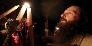 Τι ώρα θα φτάσει το Άγιο Φως σε Αθήνα και Θεσσαλονίκη