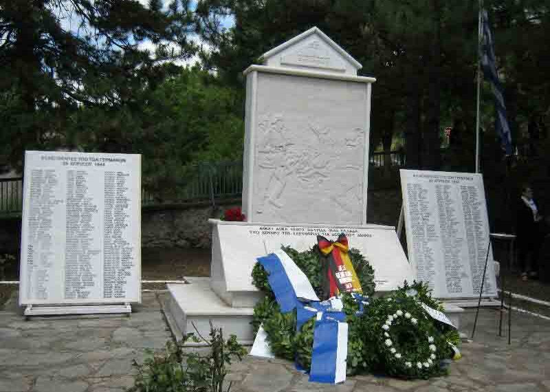 “Τους ήρωες ζωντανούς κρατώ” – Νέο ποίημα της Παναγιώτας Παρασκευά για τα θύματα του Ολοκαυτώματος των Πύργων