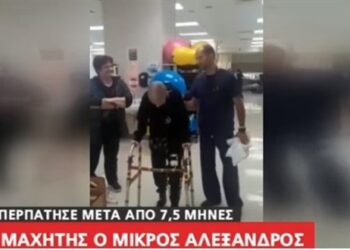 Περπάτησε μετά από 7,5 μήνες ο μικρός μαχητής Αλέξανδρος – Τι είπε στην κάμερα του Alpha ο πατέρας του μικρού (video)