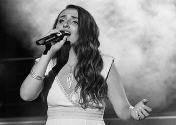 Μια Φλωρινιώτισσα γιατρός «θεραπεύει» με Χατζιδάκι