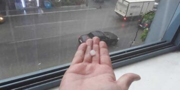 Θεομηνία στη Θεσσαλονίκη με σφοδρή χαλαζόπτωση (video)