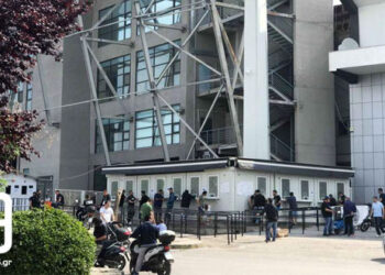 Στην Τούμπα ο κόσμος του ΠΑΟΚ για τα εισιτήρια του τελικού (Φωτογραφίες)