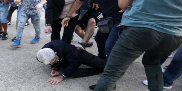 Ταυτοποιήθηκε και ο πατέρας που κρατώντας ένα παιδί «κυνηγούσε» τον Μπουτάρη