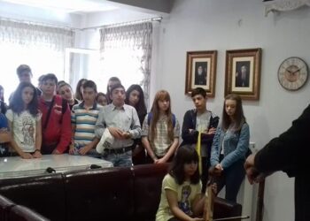 Μαθητές από την Πτολεμαΐδα επισκέφτηκαν το Γηροκομείο Φλώρινας (Φωτογραφίες)