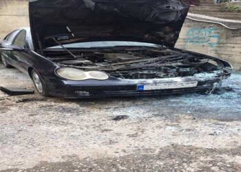 Καστοριά: Σταθμευμένο όχημα τυλίχτηκε στις φλόγες -Δείτε φωτογραφίες