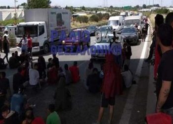 Θεσσαλονίκη: Άνοιξαν τα δύο ρεύματα της Εγνατίας Οδού -Tα είχαν κλείσει πρόσφυγες