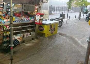 Θεσσαλονίκη: Ποτάμια οι δρόμοι, πλημμύρισαν καταστήματα από την βροχή