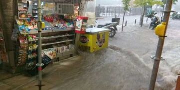 Θεσσαλονίκη: Ποτάμια οι δρόμοι, πλημμύρισαν καταστήματα από την βροχή
