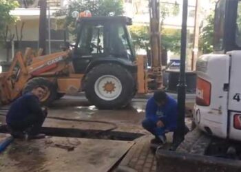Διαρροή νερού σε αγωγό της ΔΕΥΑΕ στην Πτολεμαΐδα (βίντεο)