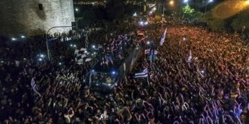 LIVE εικόνα: Πανηγύρια στον Λευκό Πύργο για το Κύπελλο του ΠΑΟΚ