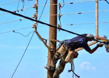 Μπαράζ διακοπών ρεύματος από κεραυνούς – Αυξημένη ετοιμότητα στη ΔΕΔΔΗΕ – Άμεση αντιμετώπιση όλων των βλαβών στο νομό Κοζάνης