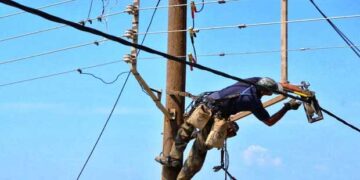 Μπαράζ διακοπών ρεύματος από κεραυνούς – Αυξημένη ετοιμότητα στη ΔΕΔΔΗΕ – Άμεση αντιμετώπιση όλων των βλαβών στο νομό Κοζάνης