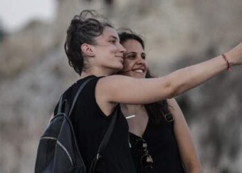 Έρχεται φόρος σε τάμπλετ και υπολογιστές – Τι θα ισχύει για τα έξυπνα κινητά τηλέφωνα