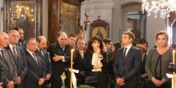 Συγκίνηση και πλήθος κόσμου στο ετήσιο μνημόσυνο του Κωνσταντίνου Μητσοτάκη στα Χανιά