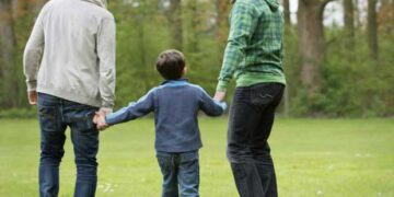 Aναδοχή παιδιού από ομοφυλόφιλους!!  – Γράφει ο Πολυχρόνης Ρουσάκης