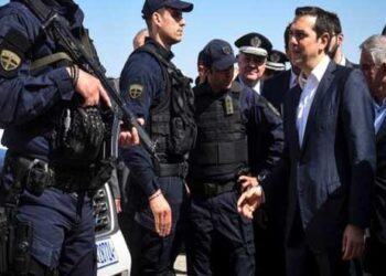 Ο Τσίπρας στην Λέσβο, επτά διμοιρίες ΜΑΤ, τον φρουρούν! – Γράφει ο Πολυχρόνης Ρουσσάκης