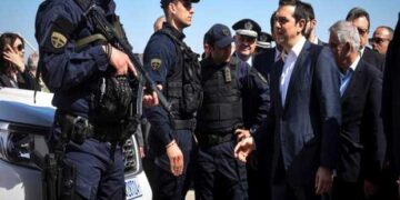 Ο Τσίπρας στην Λέσβο, επτά διμοιρίες ΜΑΤ, τον φρουρούν! – Γράφει ο Πολυχρόνης Ρουσσάκης