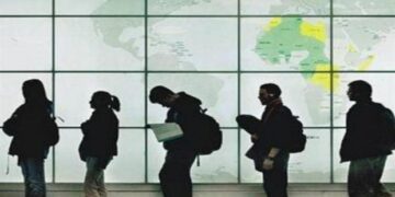 Παραμονή ή Φυγή των νεοελλήνων από τη χώρα τους; Πρόβλημα ή λύση; – Γράφουν Θωμάς Γκατζόφλιας & Φωτεινή Χατζάρα