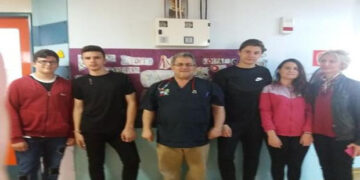 Ένα κολάζ γεμάτο αγάπη στην Παιδιατρική του Μποδοσάκειου από το 4ο Γυμνάσιο – Στα πλαίσια εθελοντισμού στη μνήμη του Ανδρόνικου