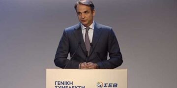 Μητσοτάκης στον ΣΕΒ: Δεσμεύομαι να μειώσω φόρους, δεσμευτείτε ότι θα επενδύσετε στην Ελλάδα