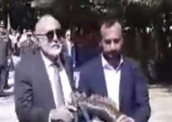 «Προδότη, για 30 αργύρια πουλήσατε τη Μακεδονία» – Άγρια υποδοχή Κουρουμπλή στις Σέρρες (Δείτε βίντεο)