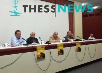 Μπήκαν στην εκδήλωση του ΣΥΡΙΖΑ για το Σκοπιανό και τραγούδησαν το «Μακεδονία Ξακουστή» (VIDEO)