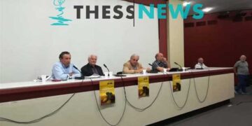 Μπήκαν στην εκδήλωση του ΣΥΡΙΖΑ για το Σκοπιανό και τραγούδησαν το «Μακεδονία Ξακουστή» (VIDEO)