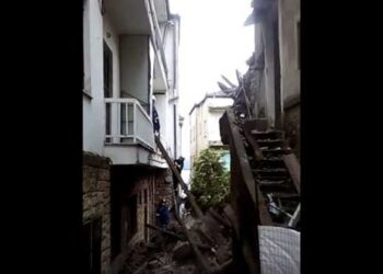 Απεγκλωβισμός γυναίκας από πτώση τοίχου στην Καστοριά – (Δείτε Βίντεο)