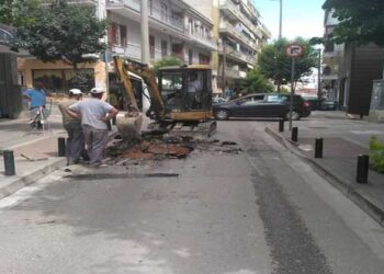 Κλειστή η Ελ. Βενιζέλου στο κέντρο της Κοζάνης – Νέα διαρροή στο δίκτυο ύδρευσης – Φωτογραφίες