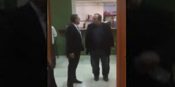 Πρωτοφανής έκρηξη Δακή κατά του δικηγόρου-τρολ της Περιφέρειας Π. Καλατζή που υβρίζει στο Facebook όσους ασκούν κριτική στον Θ. Καρυπίδη: «Δε ντρέπεσαι λίγο…έχεις λεηλατήσει τα χρήματα της Περιφέρειας…μεροκάματο το κάνατε…καραγκιόζη» (Βίντεο)