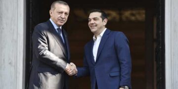 Τσίπρας: Συνεχάρη τηλεφωνικά τον Ερντογάν ζητώντας την απελευθέρωση των δύο στρατιωτικών