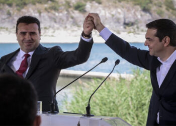 Υπεγράφη η συμφωνία στις Πρέσπες εν μέσω λαϊκής οργής – Μακεδόνες αποκάλεσε τον λαό του ο Ζάεφ