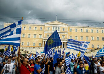 Δείτε Live – Επεισόδια και τραυματίες στο συλλαλητήριο για τη Μακεδονία στο Σύνταγμα