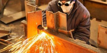 ΔΕΗ: Παράταση ως το Φεβρουάριο του 2019 για τα τιμολόγια υψηλής τάσης