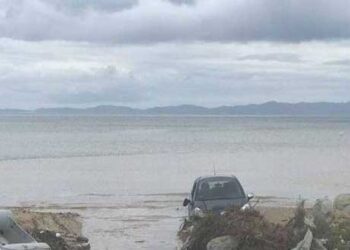 Χαλκιδική: Χάος από τη σφοδρή κακοκαιρία – Αυτοκίνητα στη θάλασσα, χείμαρροι οι δρόμοι [εικόνες & βίντεο]