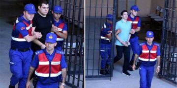 Νέες φωτογραφίες των δύο στρατιωτικών – «Σιδηροδέσμιοι» στο δικαστήριο για το τέταρτο «όχι»