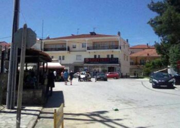 Έκτακτο: Νεαροί χτύπησαν ηλικιωμένο έξω από το λύκειο Άργους Ορεστικού