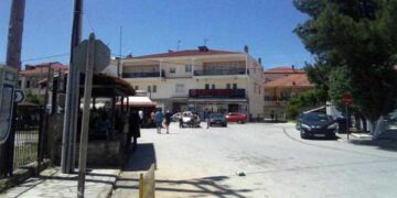Έκτακτο: Νεαροί χτύπησαν ηλικιωμένο έξω από το λύκειο Άργους Ορεστικού