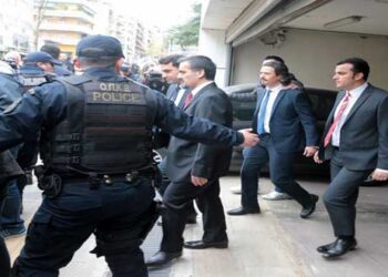 Η Άγκυρα απειλεί ανοικτά ότι θα απαγάγει τους «8» Τούρκους στρατιωτικούς