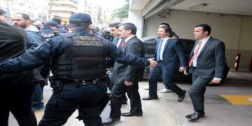 Η Άγκυρα απειλεί ανοικτά ότι θα απαγάγει τους «8» Τούρκους στρατιωτικούς