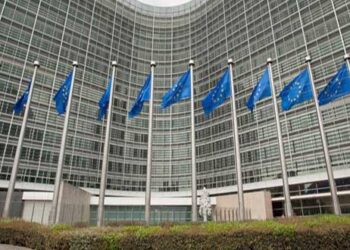 Κομισιόν: Επιβεβαιώνει την περικοπή συντάξεων και αφορολόγητου – Ανατροπές στον ΕΝΦΙΑ την επόμενη διετία