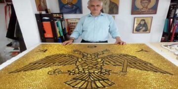 Ο Πτολεμαϊδιώτης εικαστικός Ιωάννης Παπαδόπουλος κατασκευάζει το ‘δικέφαλο’ που θα κοσμήσει το νέο γήπεδο της ΑΕΚ – Βίντεο από την ΕΡΤ3