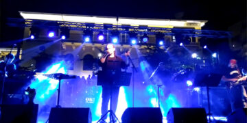 «Βούλιαξε» η πλατεία της Κοζάνης – Στη μεγάλη συναυλία Κατσιμίχα – Καζούλη (Βίντεο)