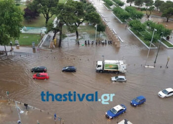 Χαλάζι, κατακλυσμός και δρόμοι ποτάμια στη Θεσσαλονίκη (Φωτογραφίες & Βίντεο)