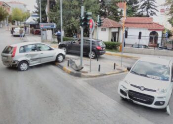 Τροχαίο ατύχημα έξω από το Μαμάτσειο Νοσοκομείο (φωτογραφίες)