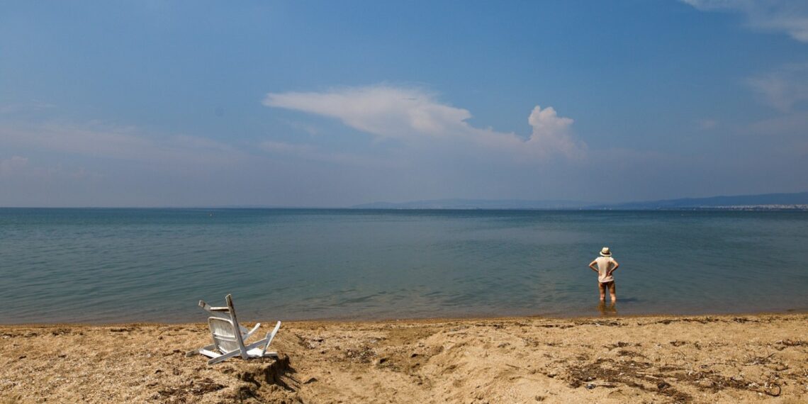 Αφαιρείται η Γαλάζια Σημαία από δύο ακτές της Θεσσαλονίκης – Δείτε όλη τη λίστα