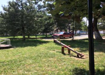 Παράπονα για τα πάρκα και τους Ρομά στην Πτολεμαΐδα – Ο Επίκαιρος καταγράφει